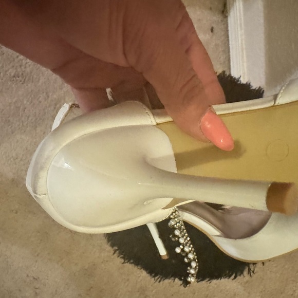 Heels “7/8 White with neck accent - Picture 5 of 16